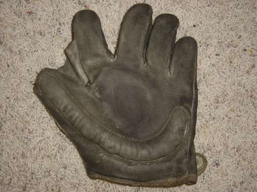 Early 1900's A.J. Reach Youth Crescent Glove Front